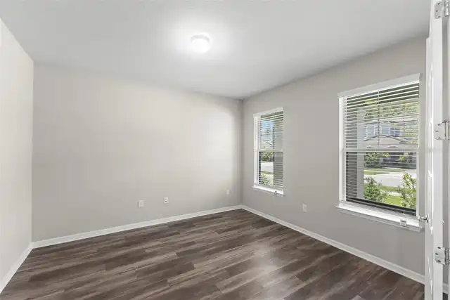 Listing Photo 9