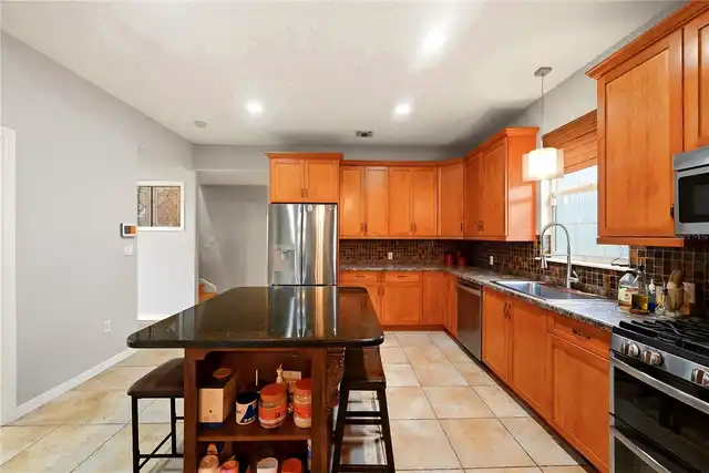 Listing Photo 8