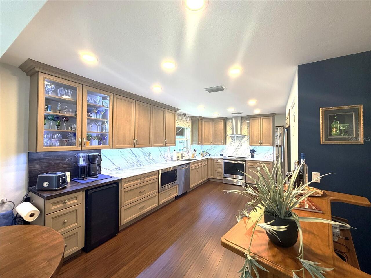 Listing Photo 10