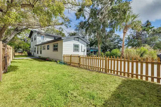 Listing Photo 9