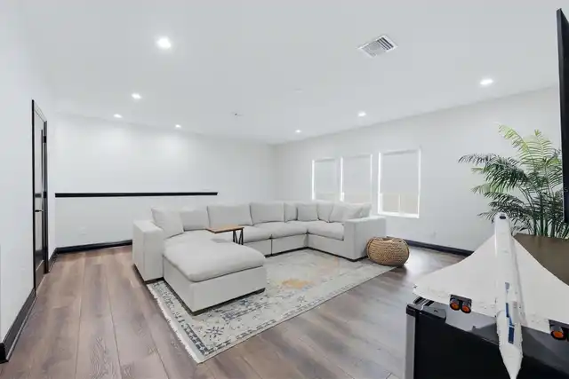 Listing Photo 32
