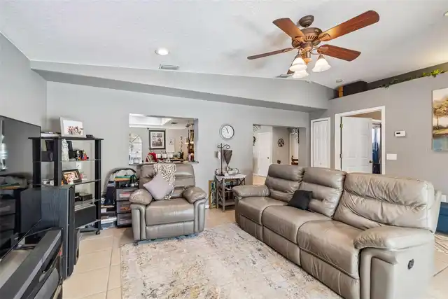 Listing Photo 14