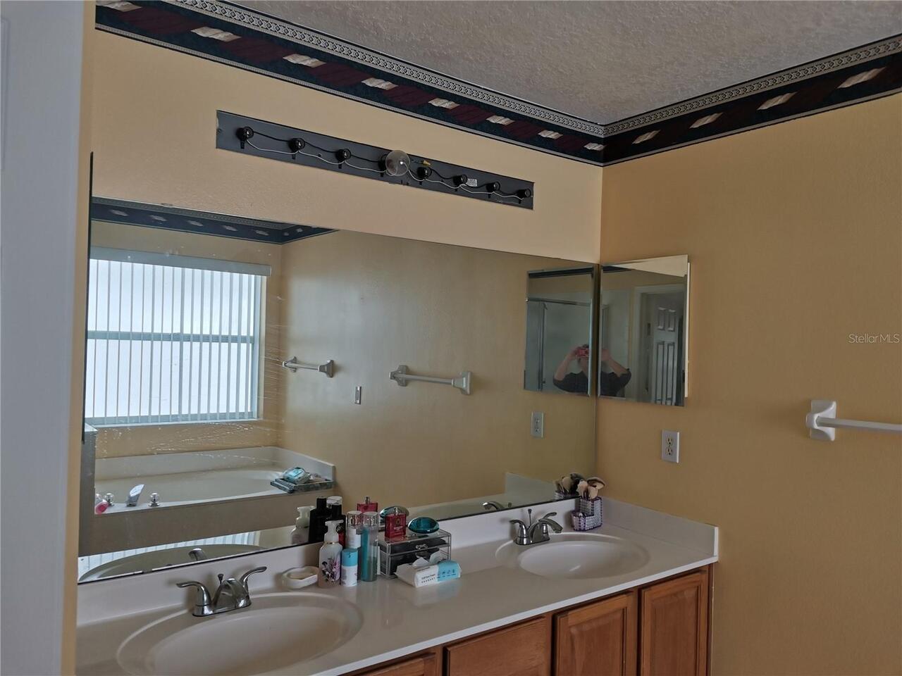 Listing Photo 12