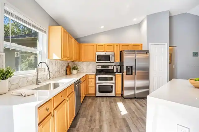 Listing Photo 11