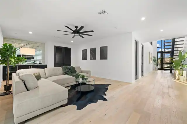 Listing Photo 16