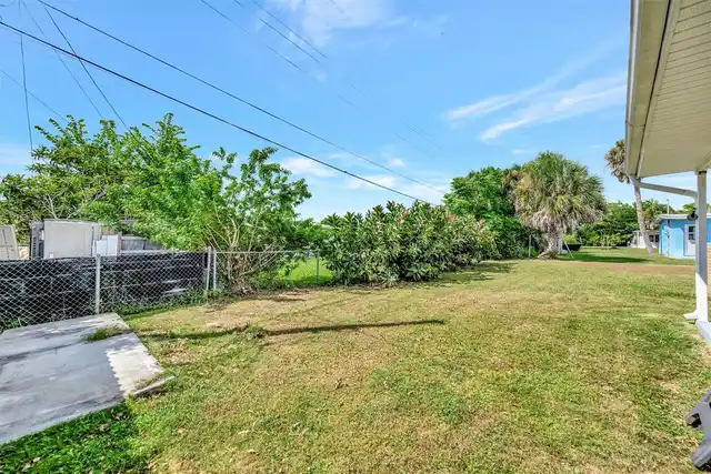 Listing Photo 12
