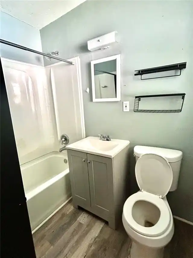 Listing Photo 8
