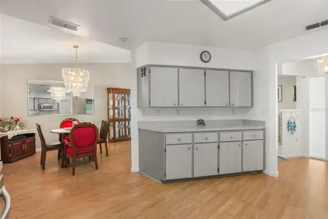 Listing Photo 11