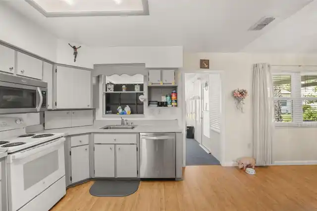 Listing Photo 14