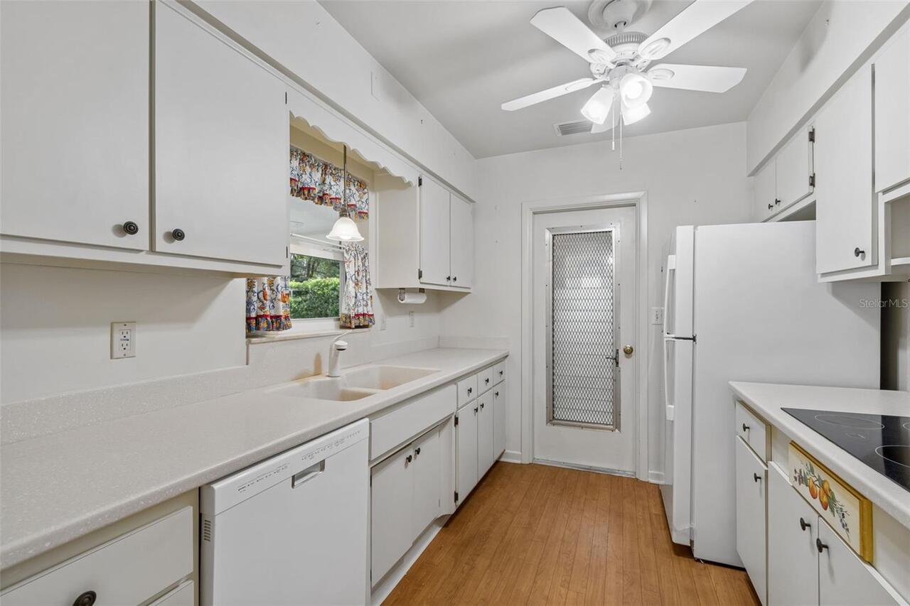 Listing Photo 16