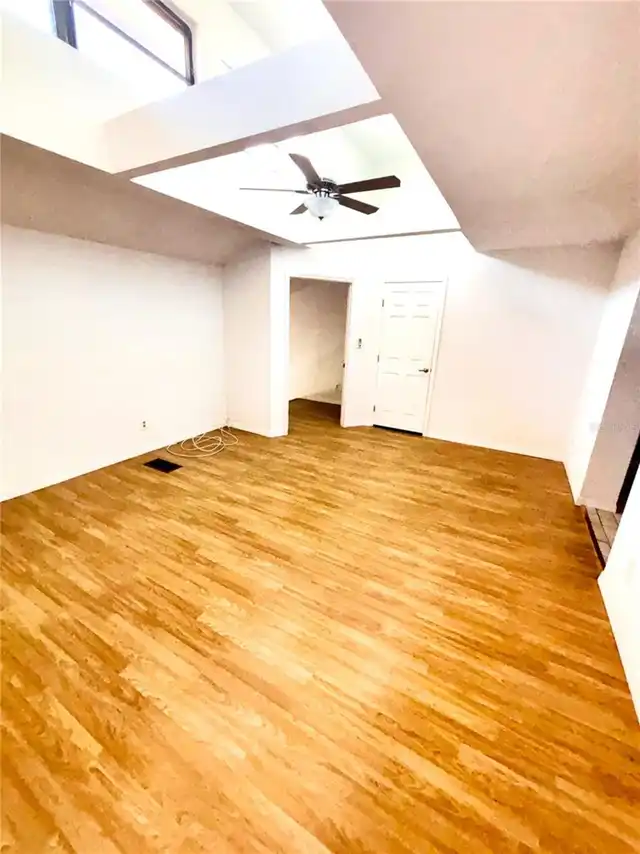 Listing Photo 12