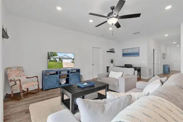 Listing Photo 23