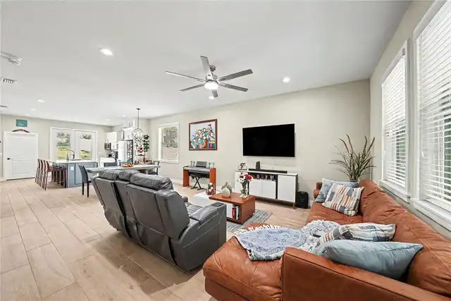 Listing Photo 9