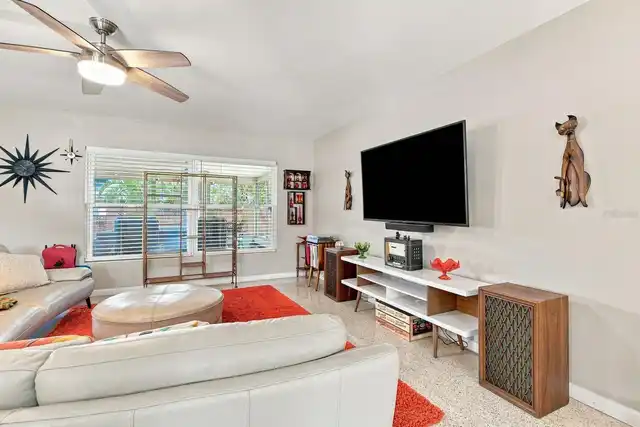Listing Photo 9