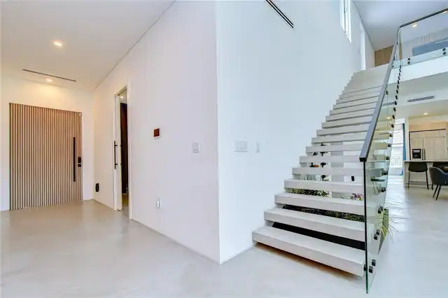 Listing Photo 7