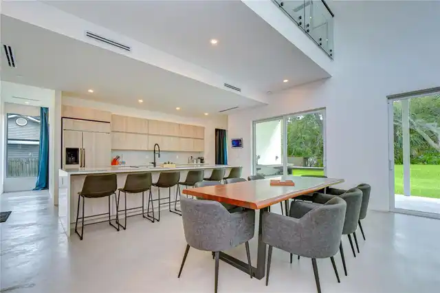 Listing Photo 9