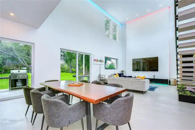 Listing Photo 11