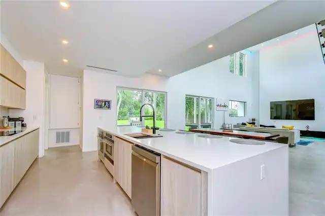 Listing Photo 14