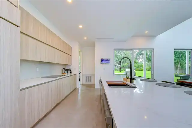 Listing Photo 15