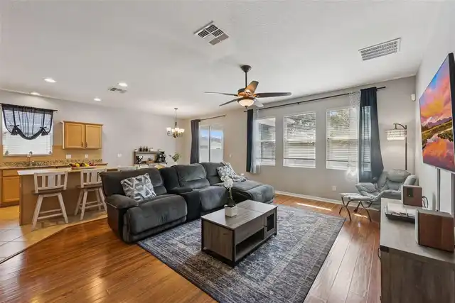 Listing Photo 9
