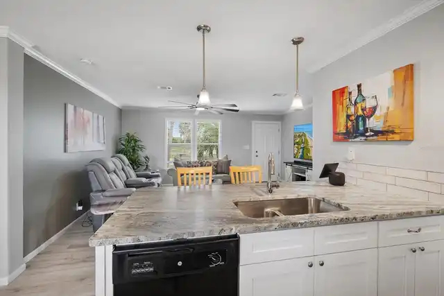 Listing Photo 8