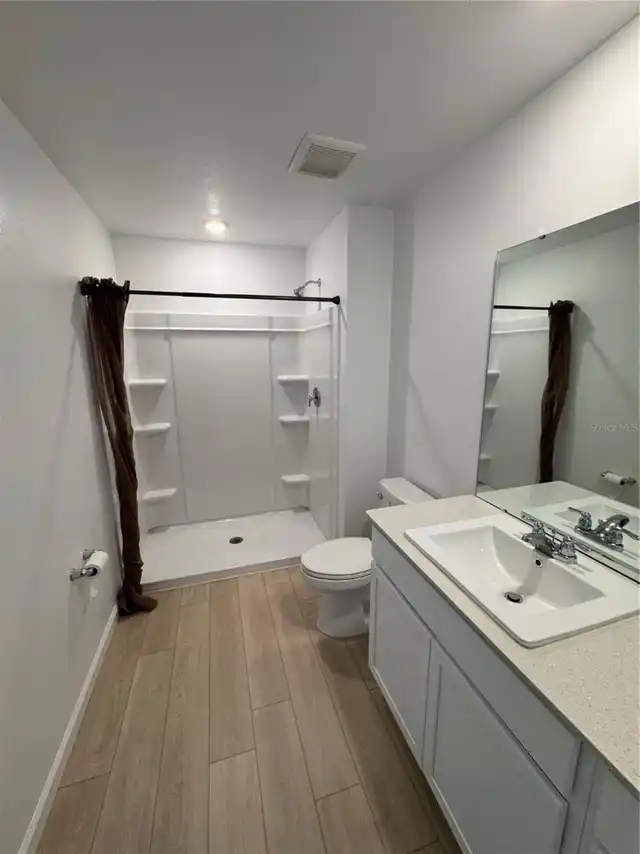 Listing Photo 12