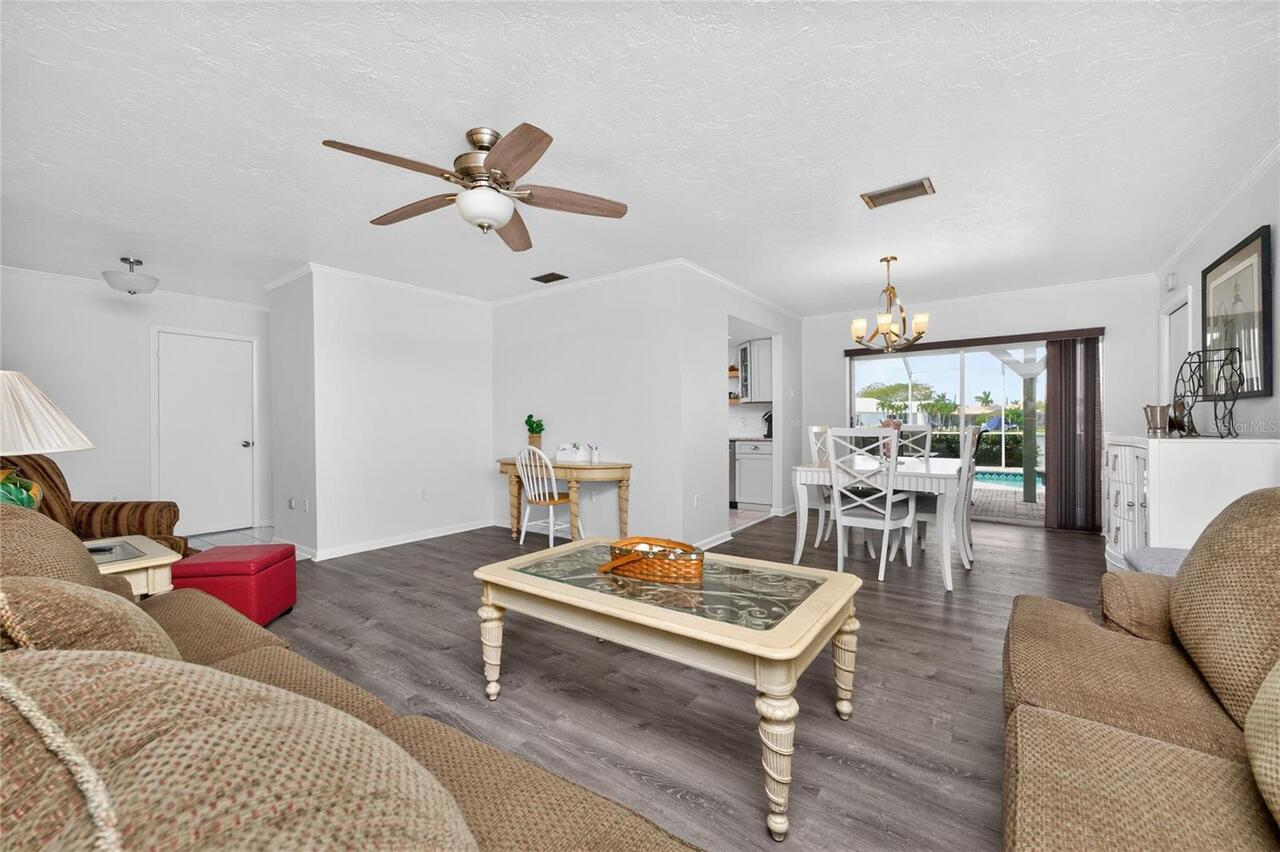 Listing Photo 9