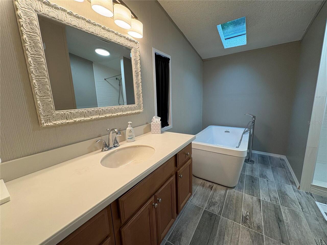 Listing Photo 11
