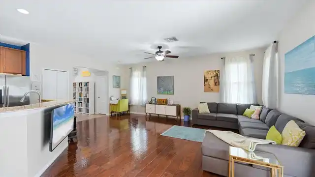 Listing Photo 8