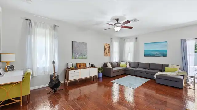 Listing Photo 9