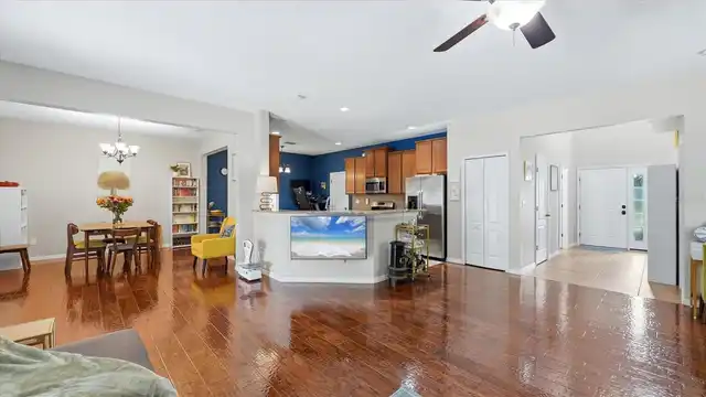 Listing Photo 10