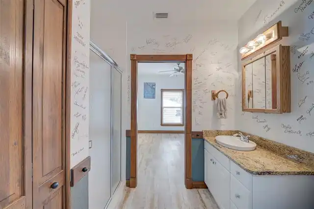 Listing Photo 11