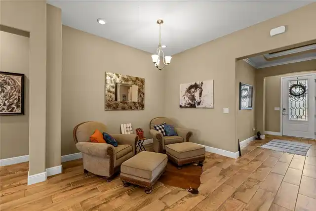 Listing Photo 11