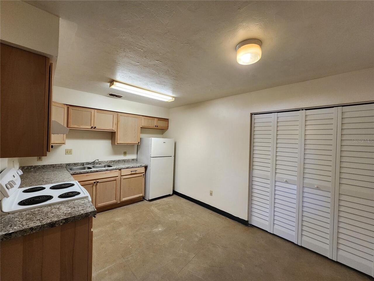 Listing Photo 9