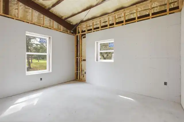 Listing Photo 11