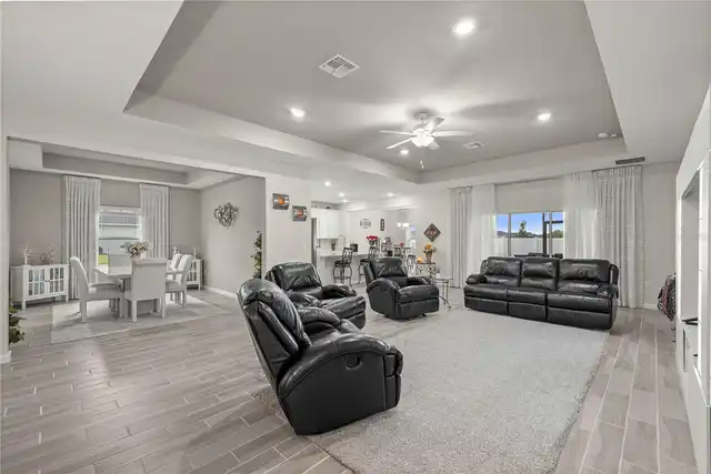 Listing Photo 8
