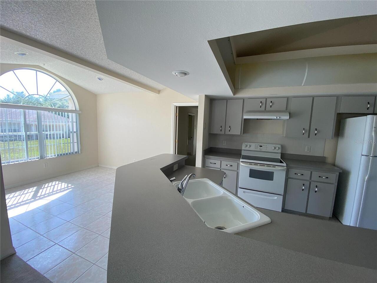 Listing Photo 8