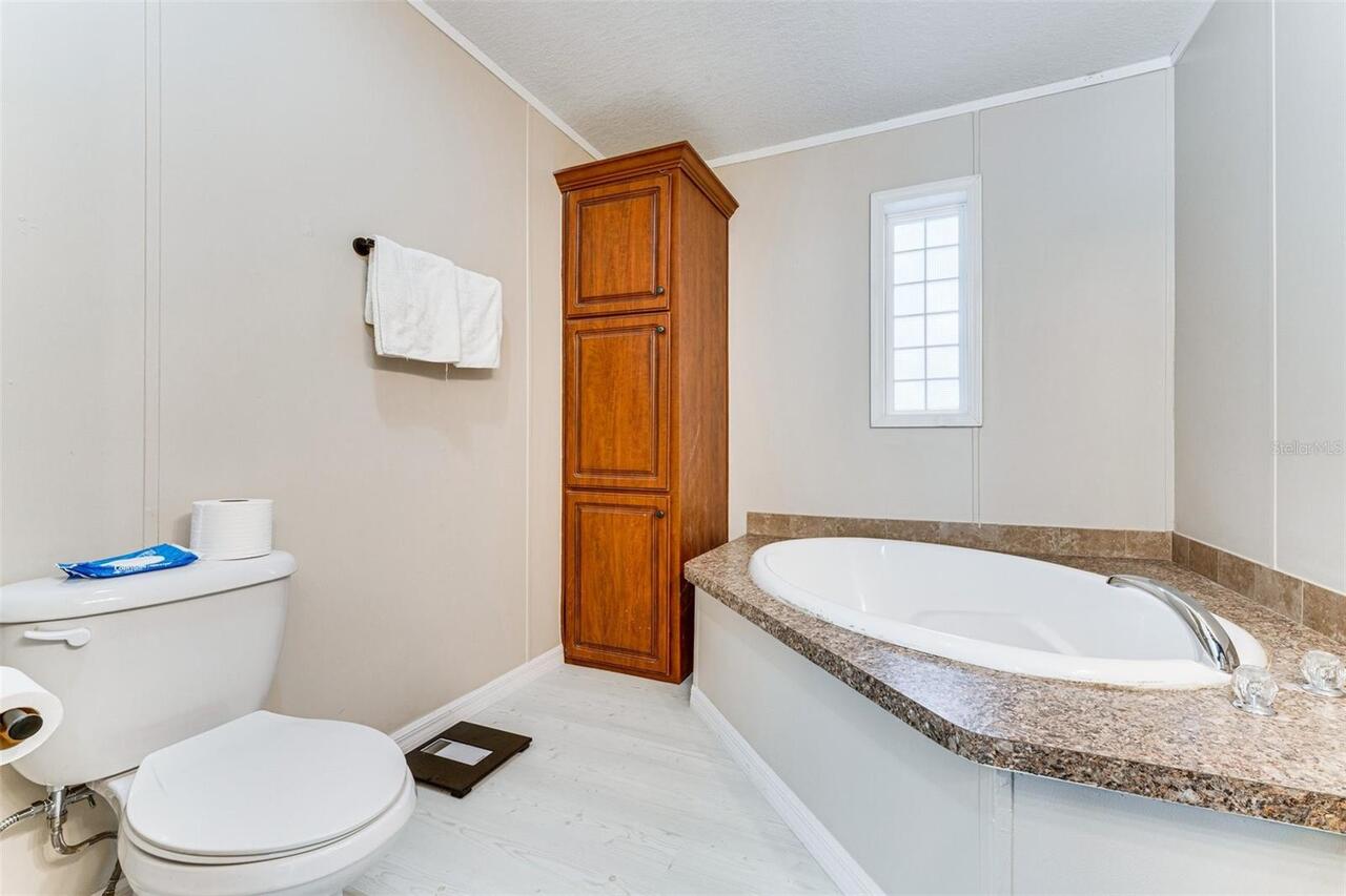 Listing Photo 10