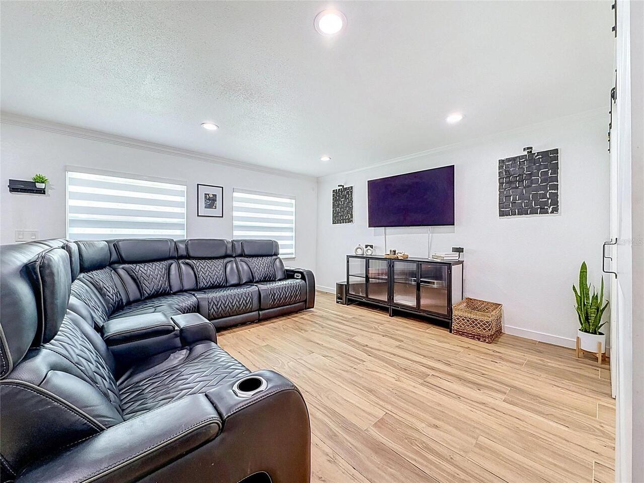 Listing Photo 14