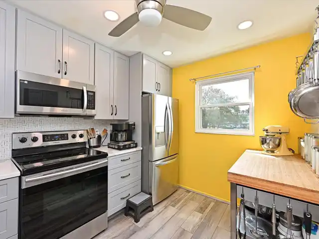 Listing Photo 9