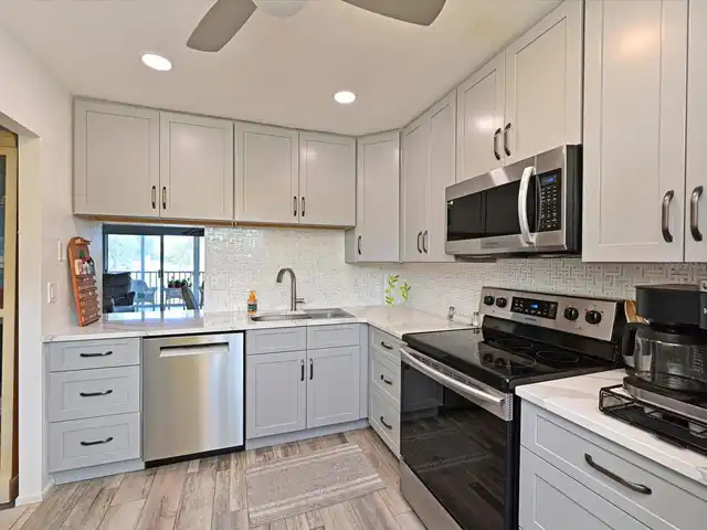 Listing Photo 10