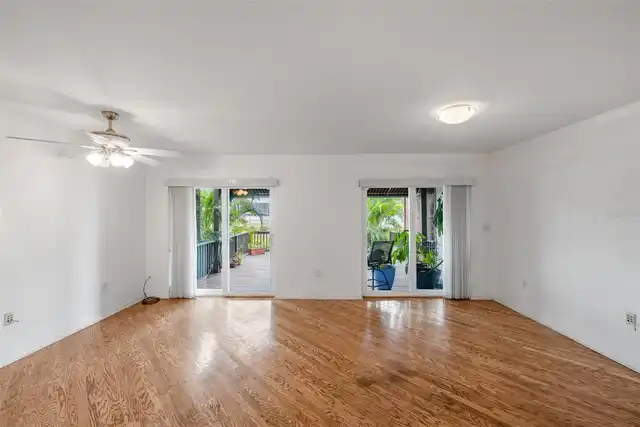 Listing Photo 10