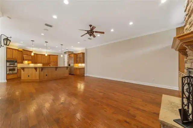 Listing Photo 14