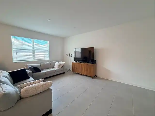 Listing Photo 9