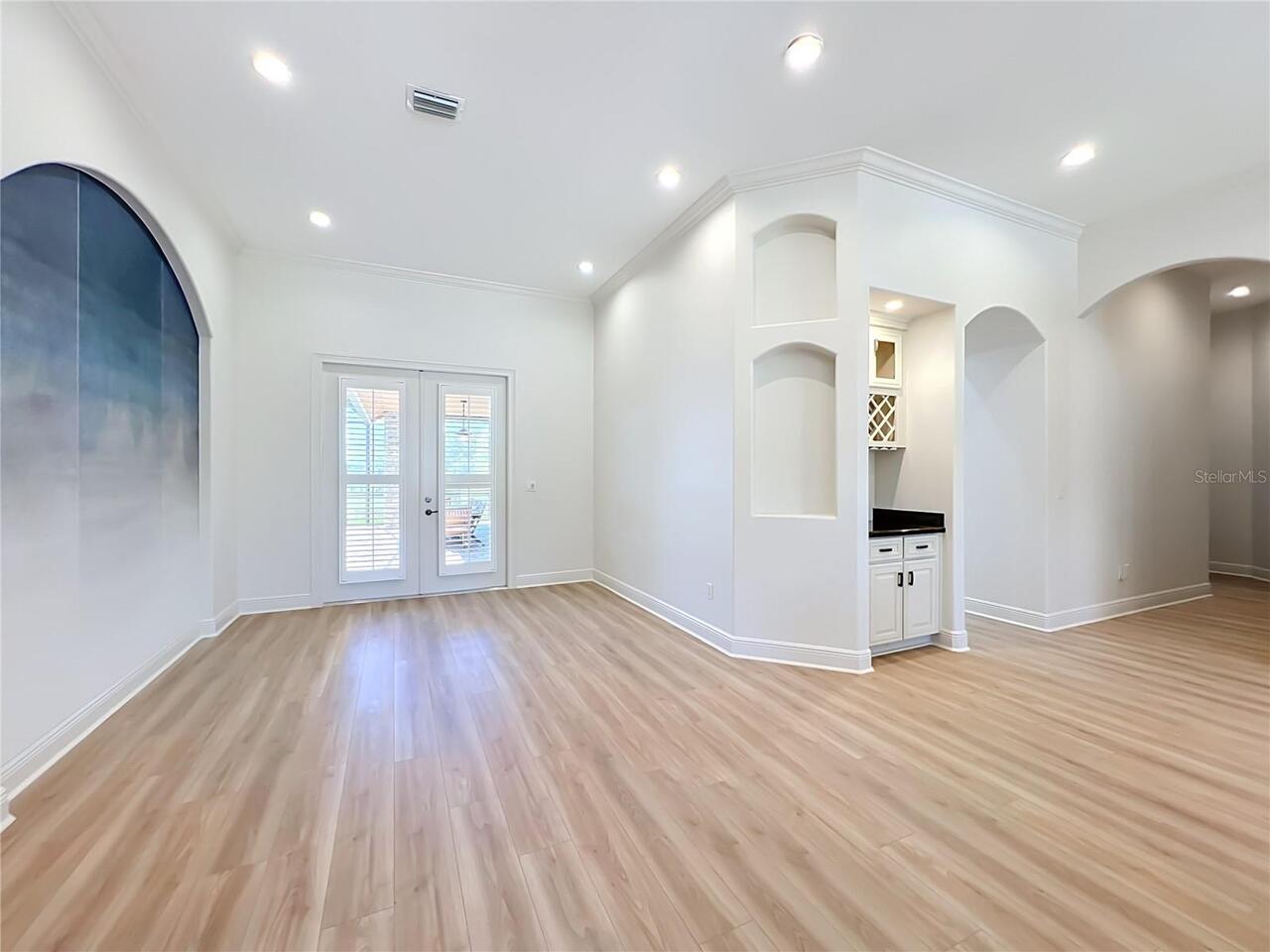 Listing Photo 9