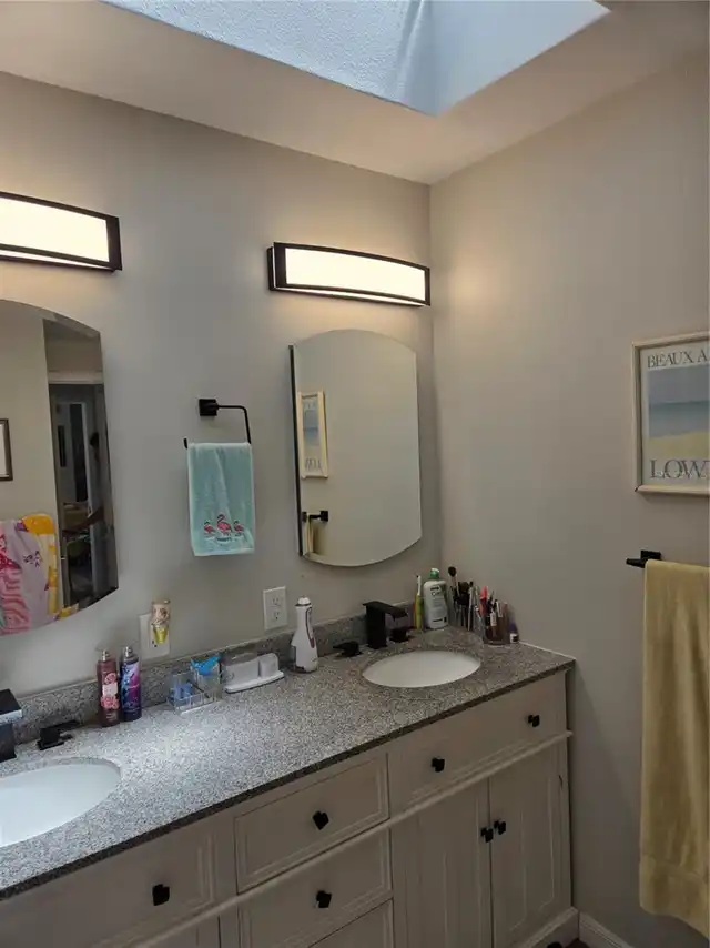 Listing Photo 12