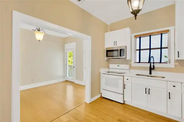 Listing Photo 9
