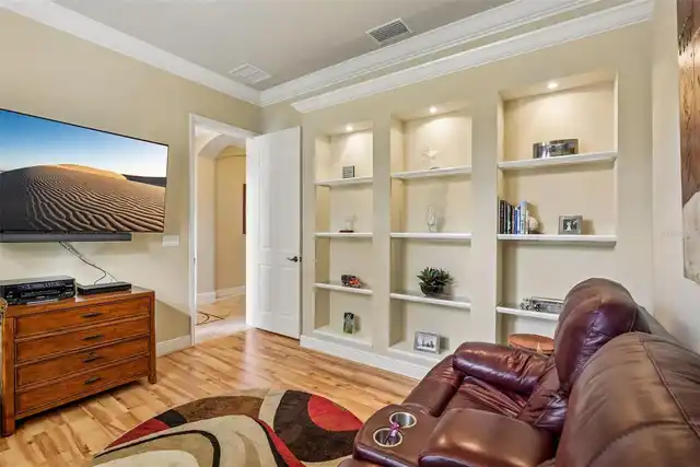 Listing Photo 10