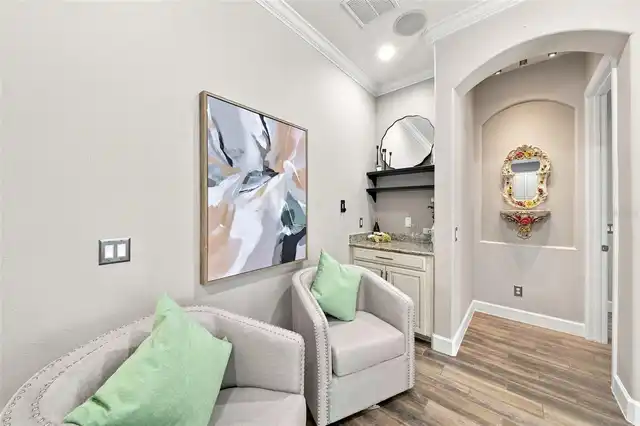 Listing Photo 10