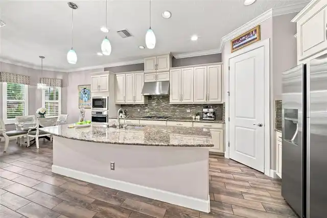 Listing Photo 12